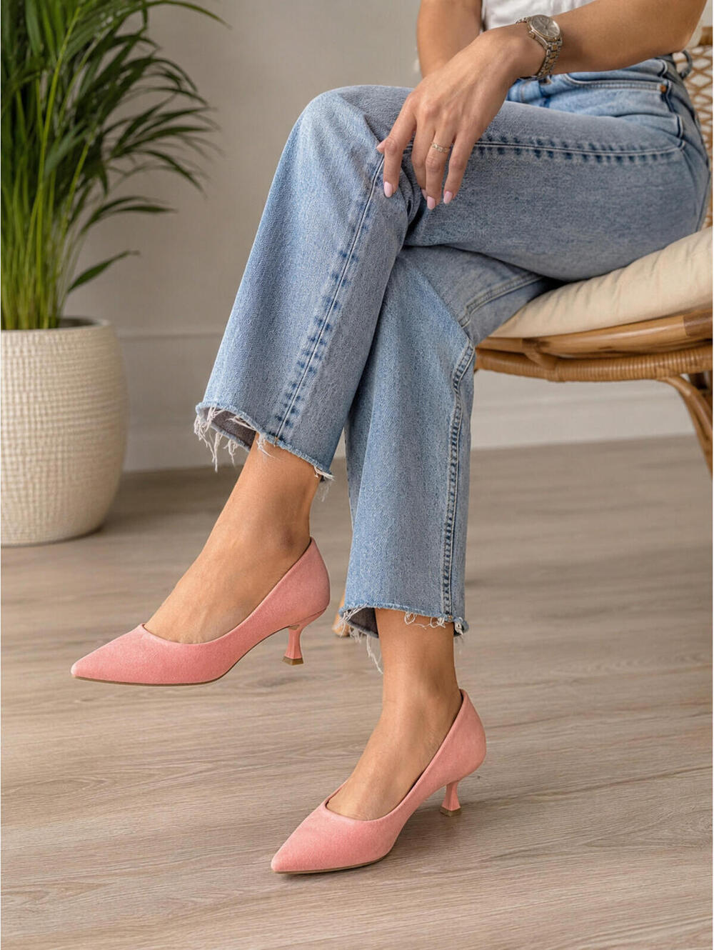 Comfort Plus Pink Faux Suede Pointed Toe Kitten Heel Pumps Women’s Size 9